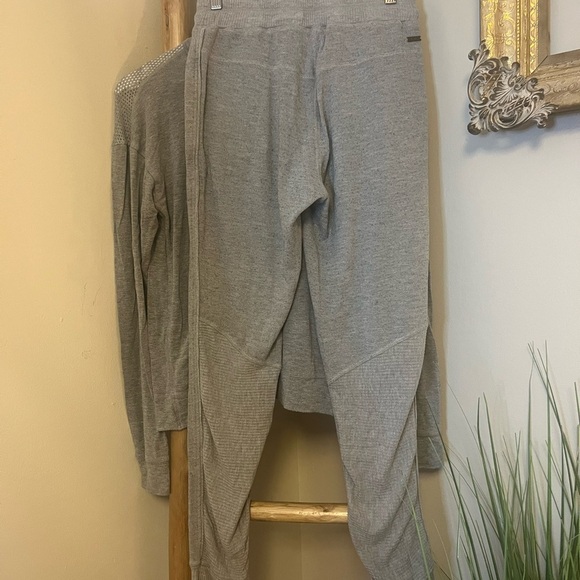 Alala Gray Activewear Top and Pants set Women’s Size Small - Picture 4 of 9